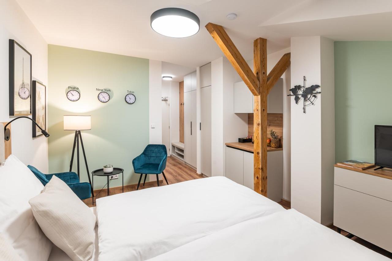 Hotel Restovna Jiloviste ภายนอก รูปภาพ
