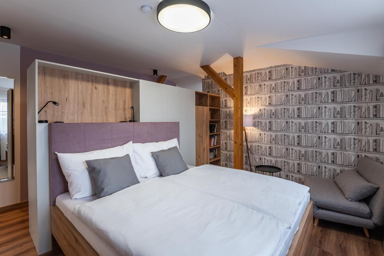 Hotel Restovna Jiloviste ภายนอก รูปภาพ