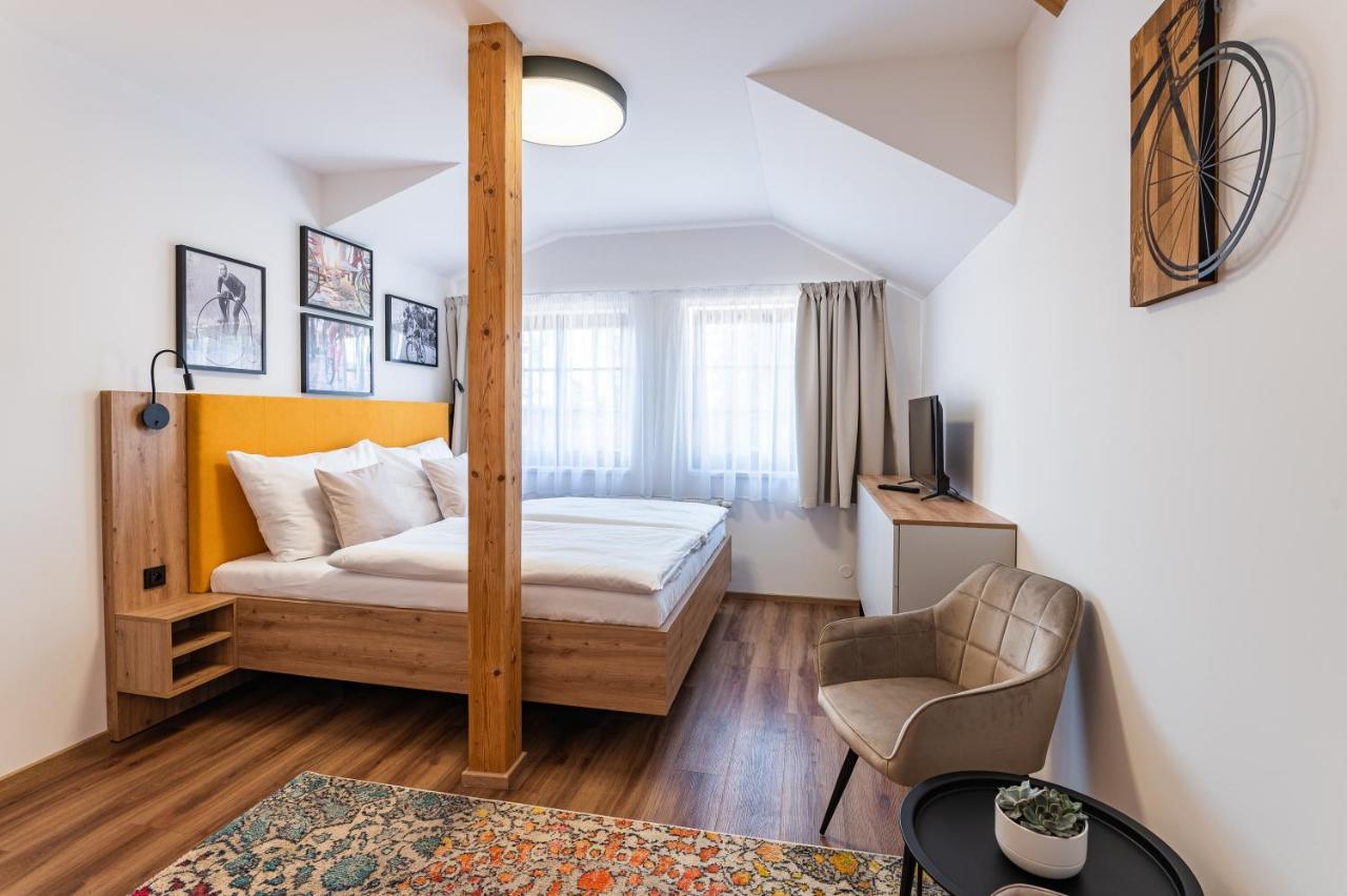 Hotel Restovna Jiloviste ภายนอก รูปภาพ