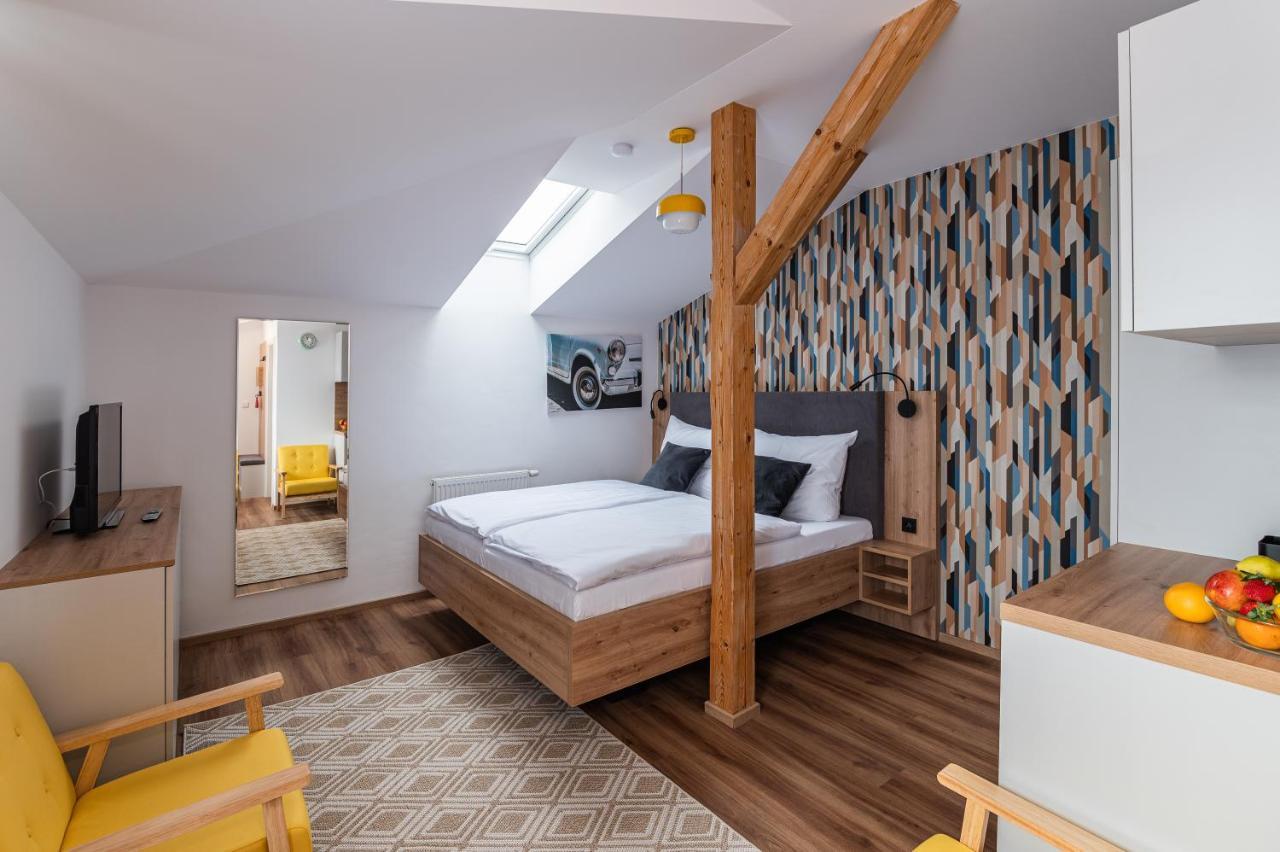 Hotel Restovna Jiloviste ภายนอก รูปภาพ