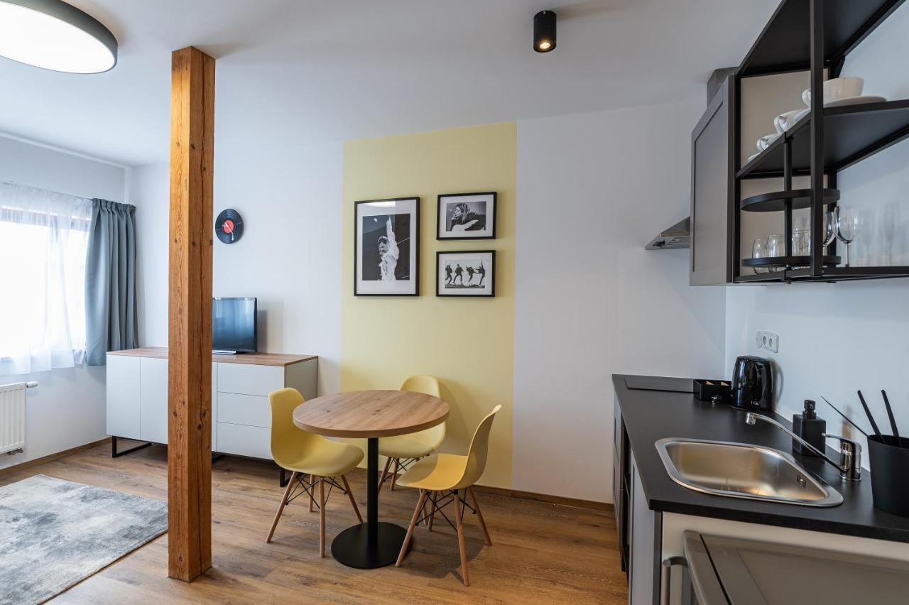 Hotel Restovna Jiloviste ภายนอก รูปภาพ