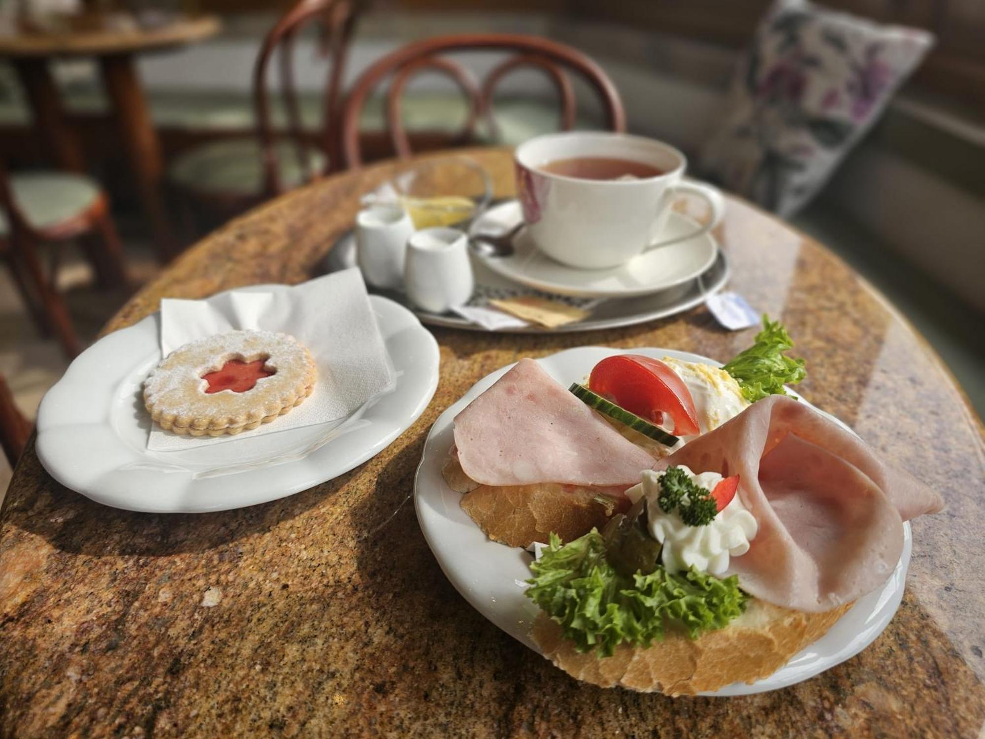 Hotel Restovna Jiloviste ภายนอก รูปภาพ